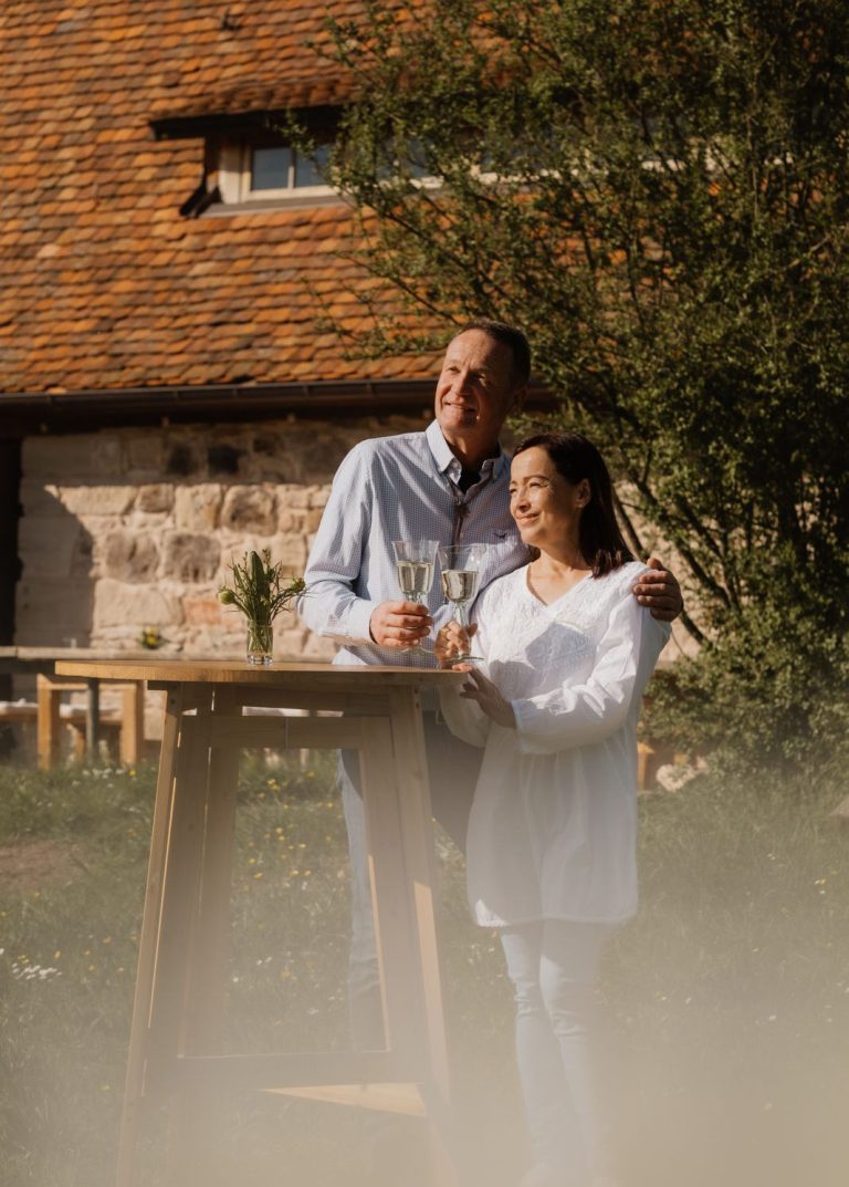 Alte Kelter Detailansicht Ansicht Alte Kelter, Moni Kaiser & Bernd Knödler im Vordergrund